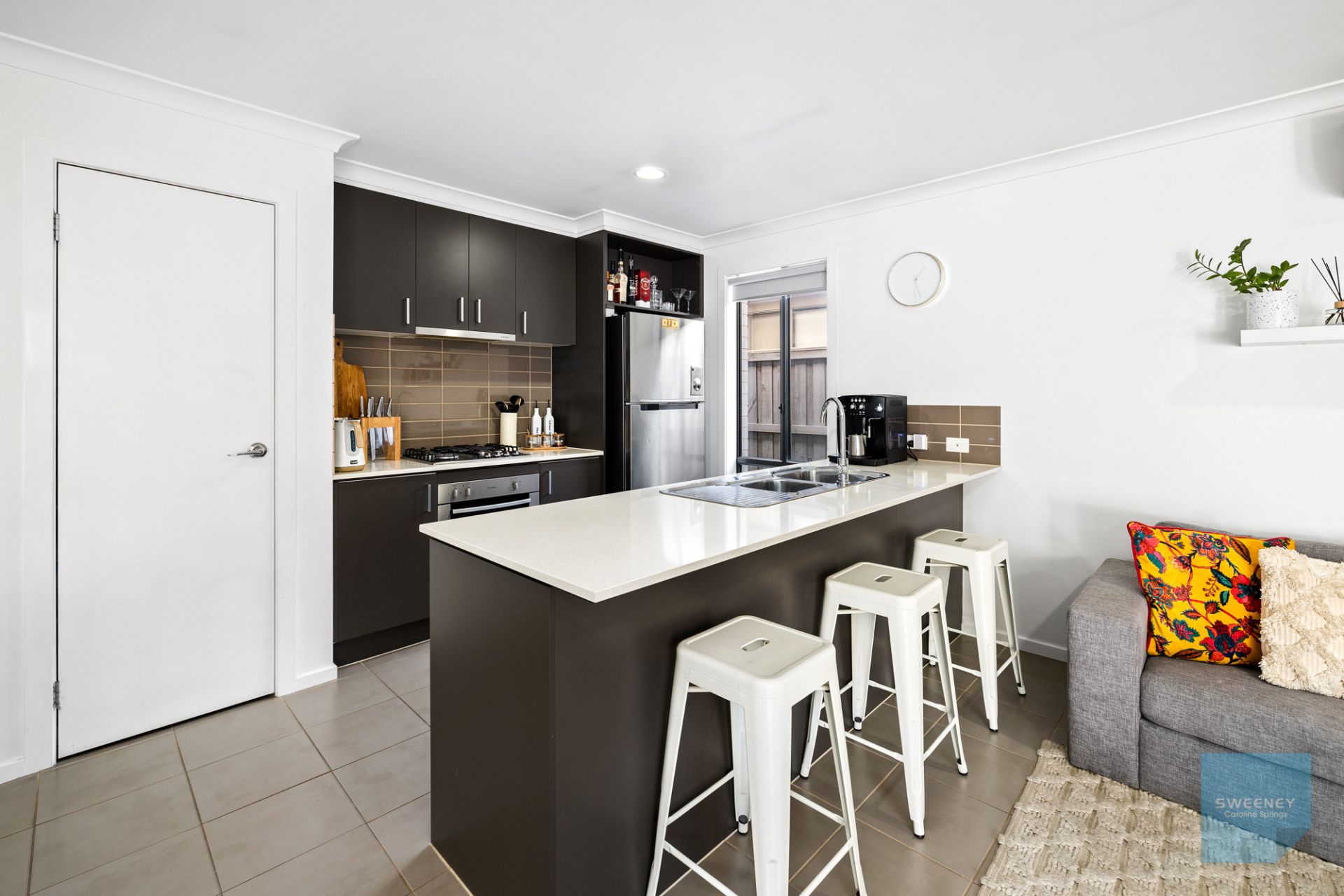 42 Annecy Boulevard, Fraser Rise - Thumbnail 4
