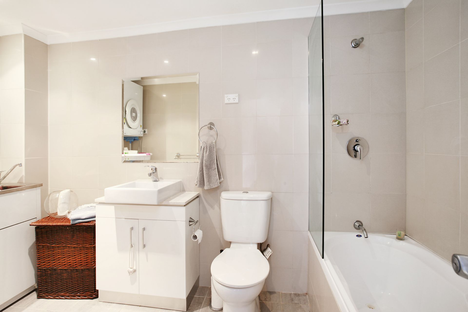 Time Realty Real Estate For Sale 11/5763 Fairlight Street Five