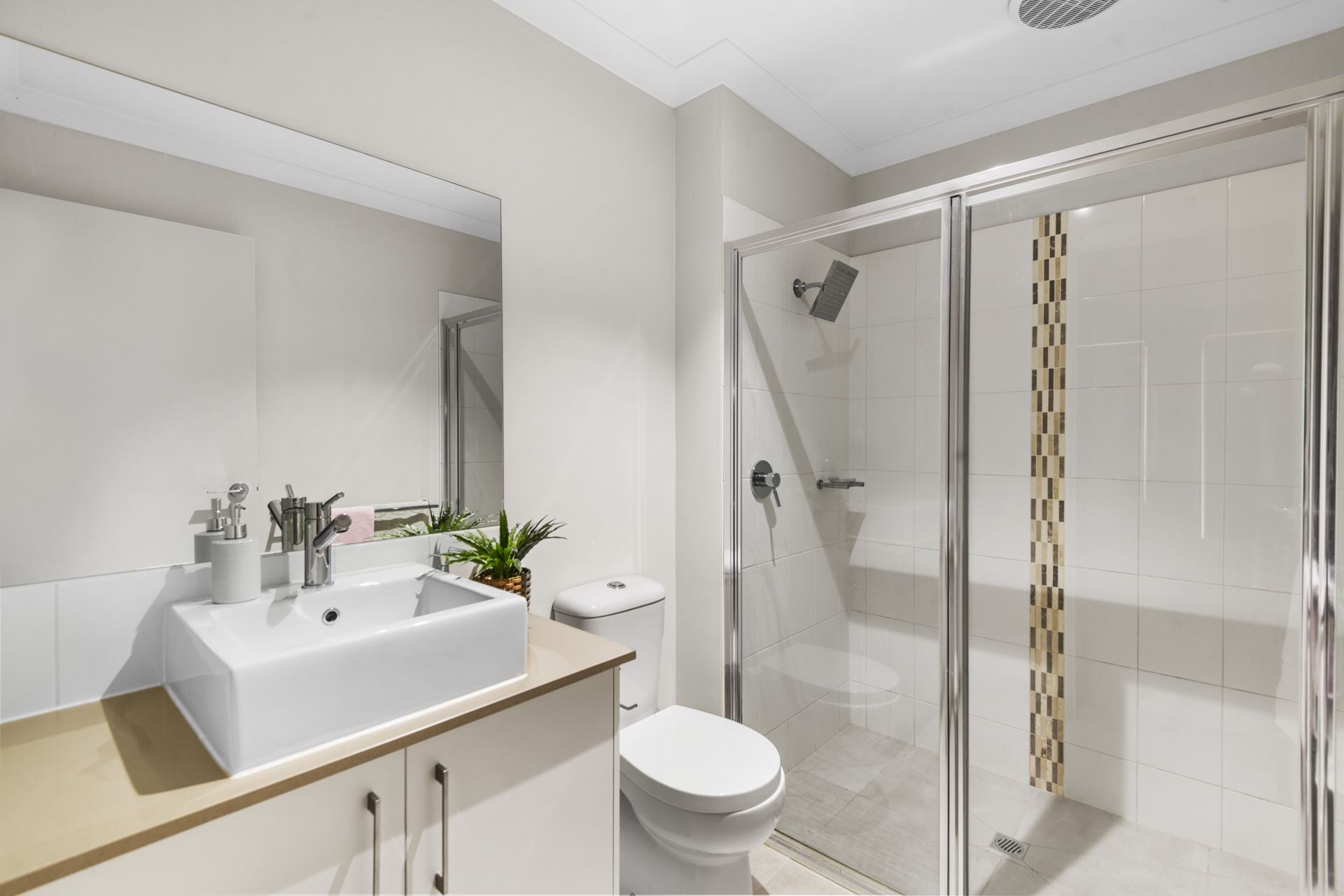 Immaculate Modern Home, Prime Location
