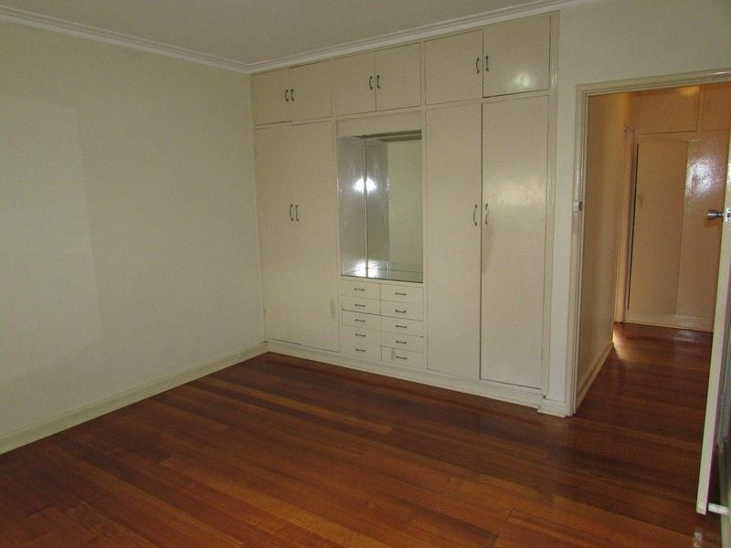 **Great Location in Picturesque Street**