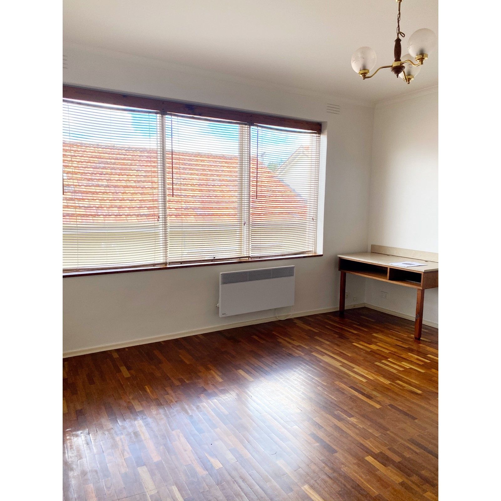 Refurbished Apartment, High Street At Your Doorstep