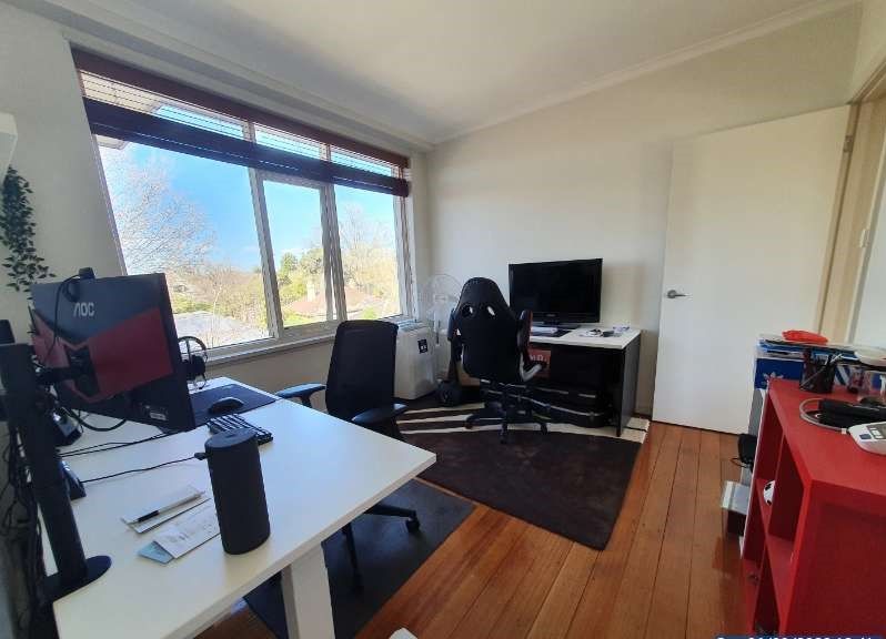 **Bright, sunny & fabulous location**