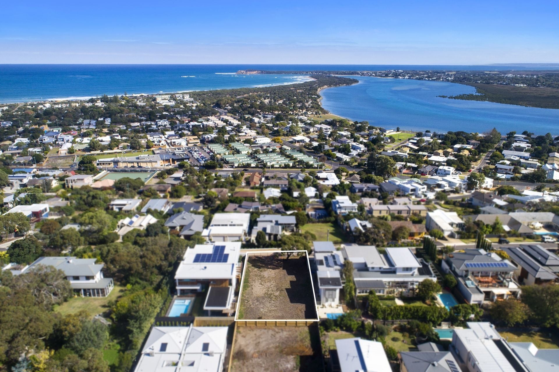 21 The Avenue Ocean Grove VIC, Ocean Grove - Thumbnail 2