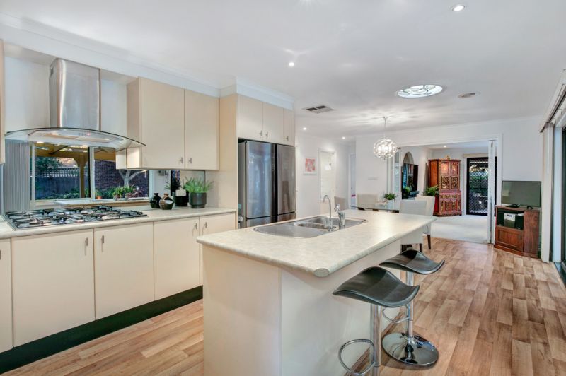 8 Armiston Grove, Altona Meadows - Thumbnail 6