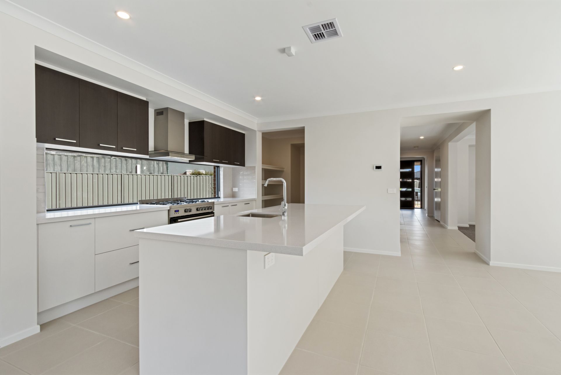 STYLISHNESS, SIZE & LOCATION, WHAT A WINNER!  ** ON HOLD **