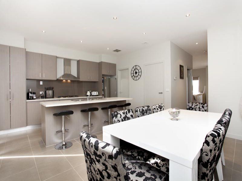 40 Warner Way, Caroline Springs - Thumbnail 4