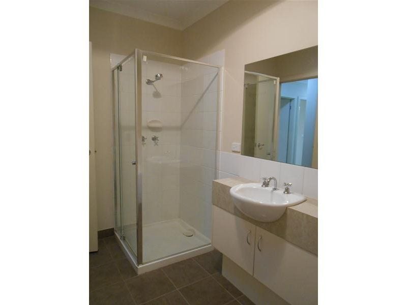Modern Three Bedroom Home in The Aurora Estate... 6 MONTH LEASE!