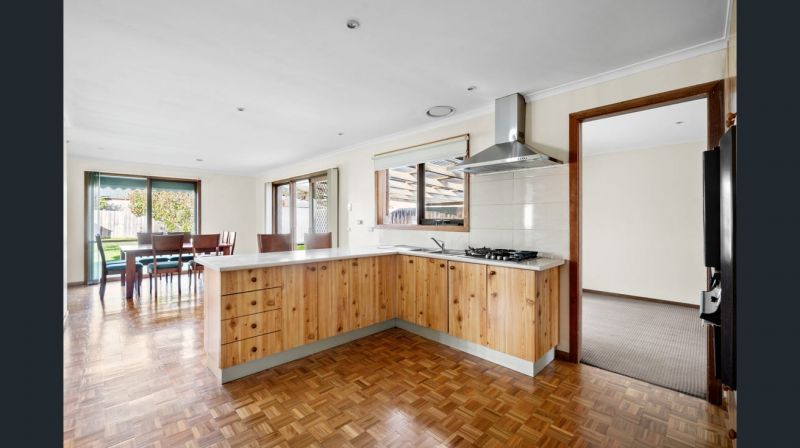 28 Oakdene Grove South, Altona Meadows - Thumbnail 7