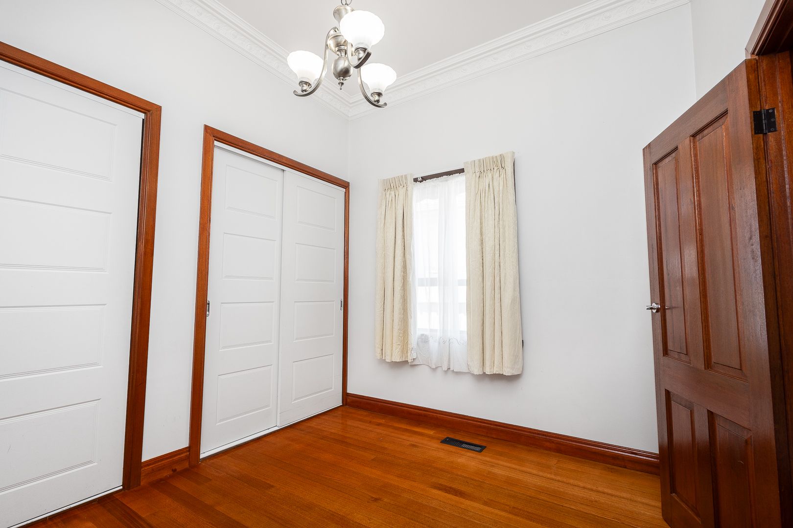 SPACIOUS 3 BEDROOM HOME IN PRIME PRESTON LOCATION