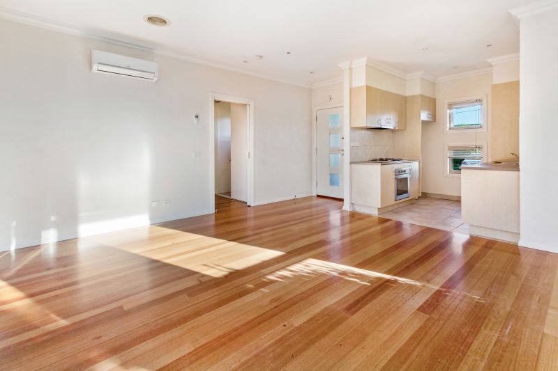 8 McFadzean Avenue, Reservoir