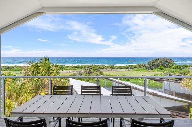 12 Beachside Drive, Caves Beach - Thumbnail 3