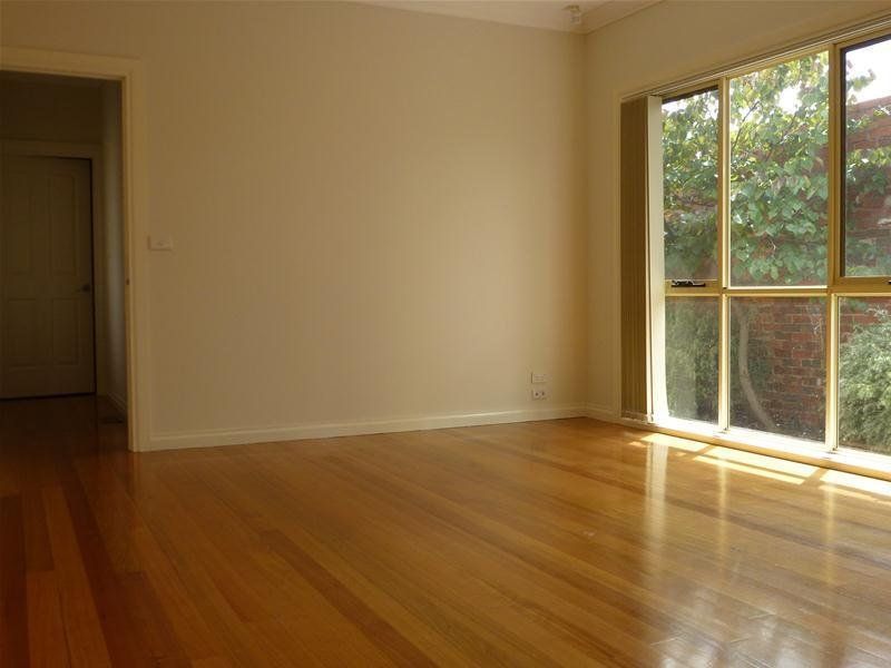 Low Maintenance Living In Reservoir!