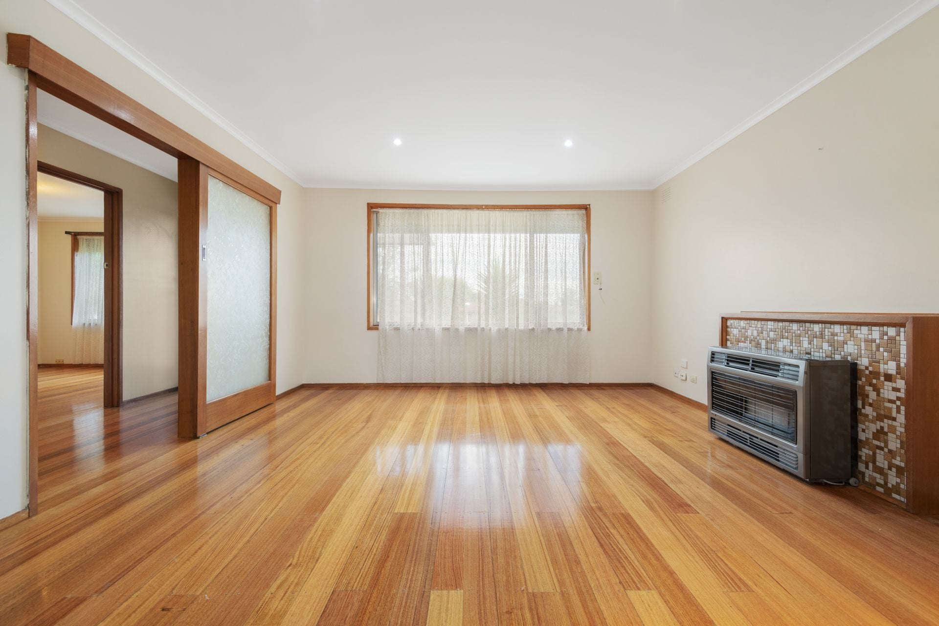 SOLID BUILD- MODERN APPEAL