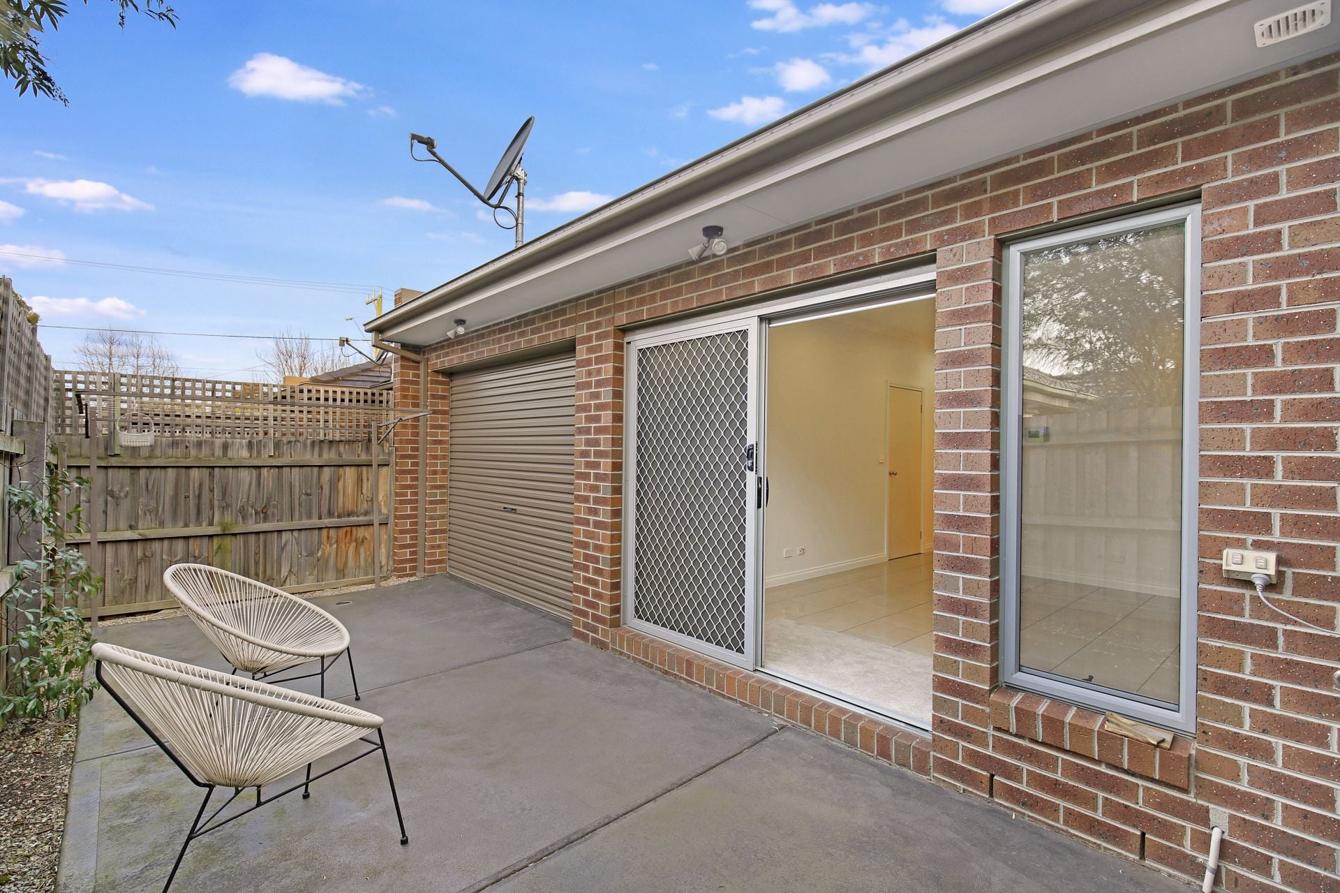 Live, Invest, Relax: Contemporary Unit in Epping's Heart!