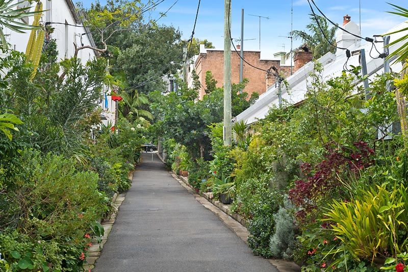 SOLD - Light and Style in Surry Hills Landmark 'Cat Alley'