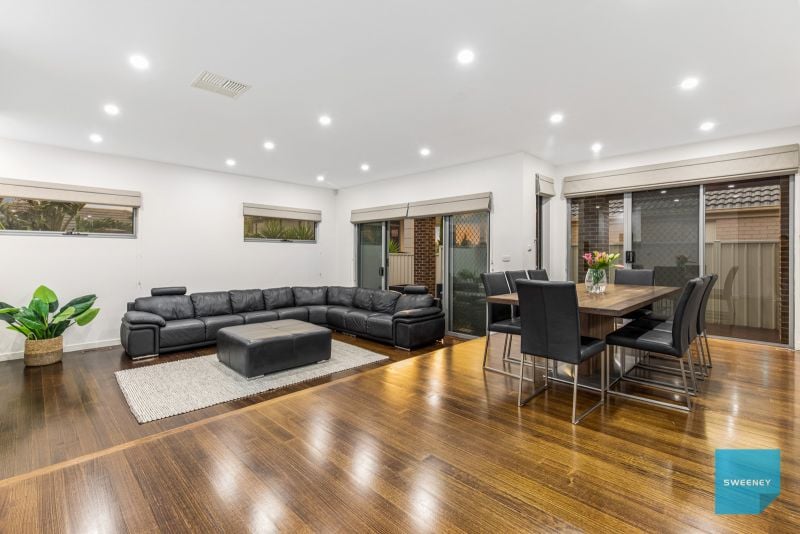 19 Carisbrook Street, Caroline Springs - Thumbnail 8