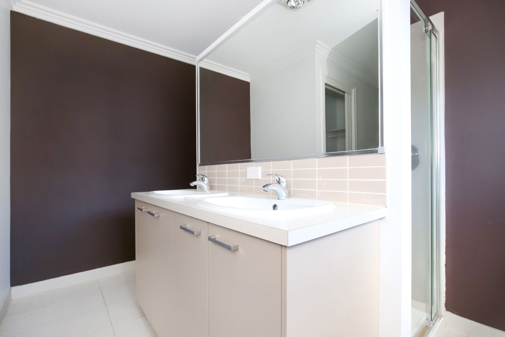 LARGE AND MODERN FOR THE FAMILY