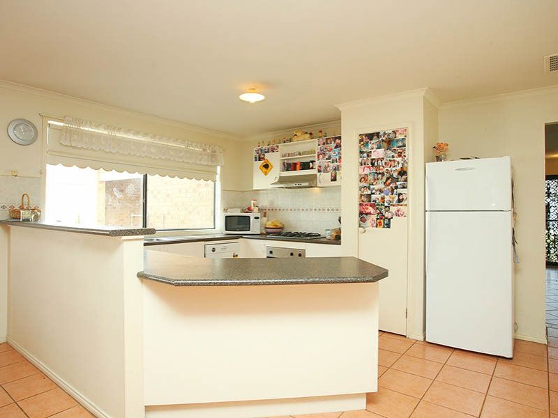 9 Wyperfeld Circuit, Caroline Springs - Thumbnail 3