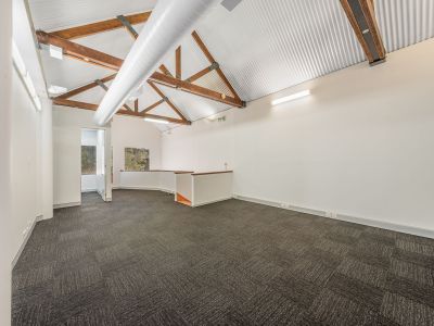 CHARACTER MILTON OFFICE WITH SIX CARS!