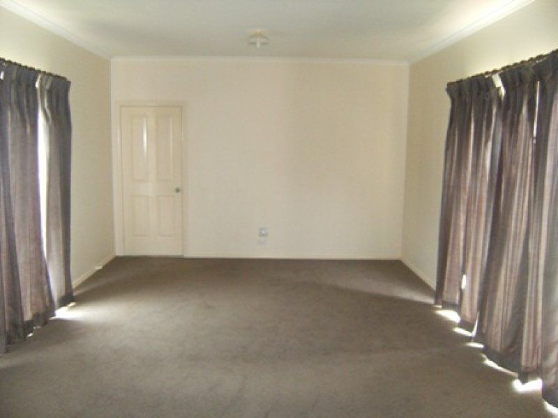 29 Studley Parkway, Caroline Springs - Thumbnail 5