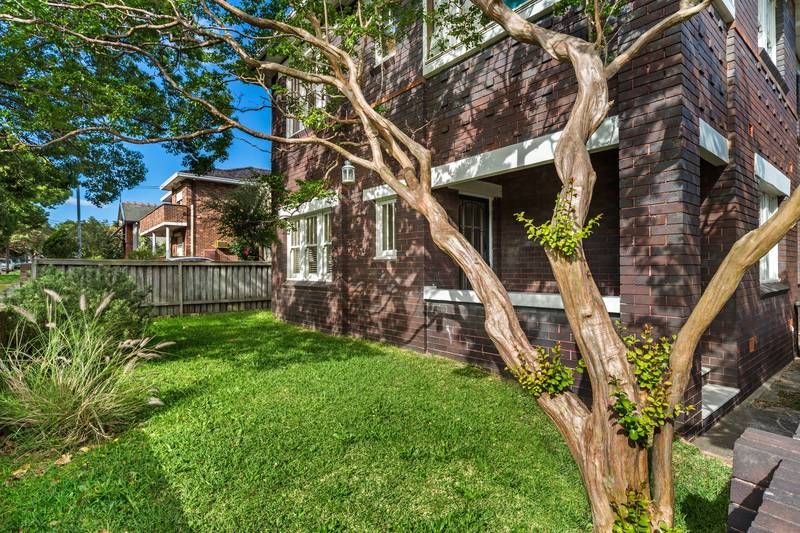 Lovely Art Deco Garden Apartment
