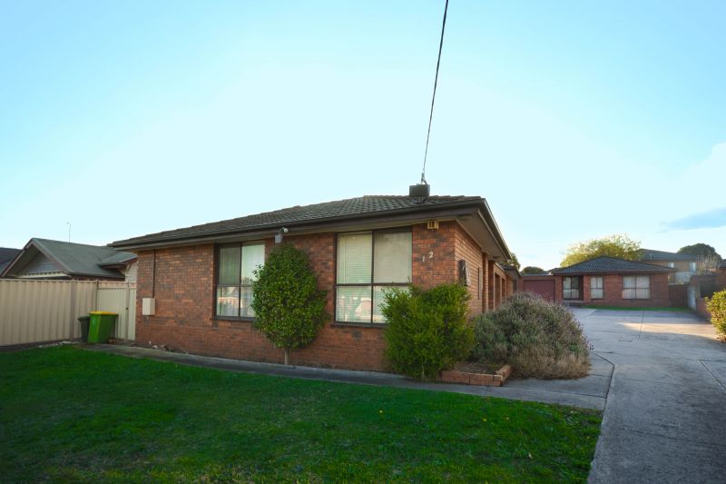 1/12 Hobbs Crescent, Reservoir