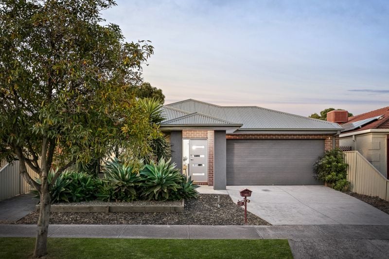 9 Parkin Avenue, Caroline Springs - Thumbnail 2