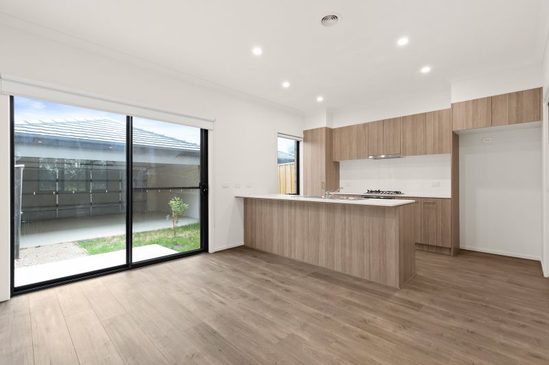 12/2 Westonbury Drive, Truganina
