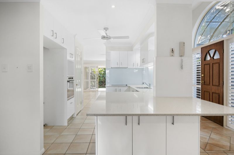 2/25 Charlton Street, Southport - Thumbnail 7