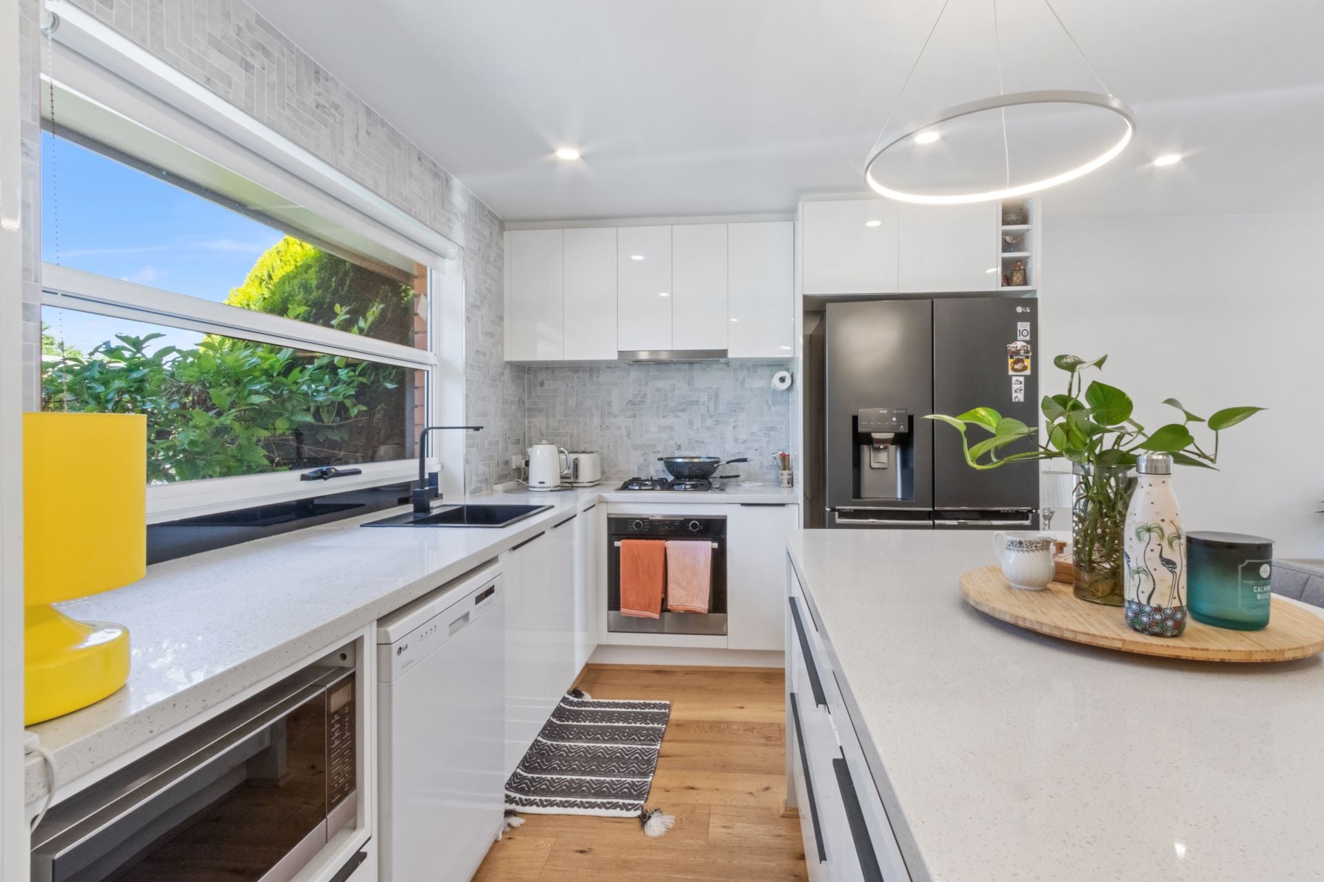 Stunning Unit in Ideal Location