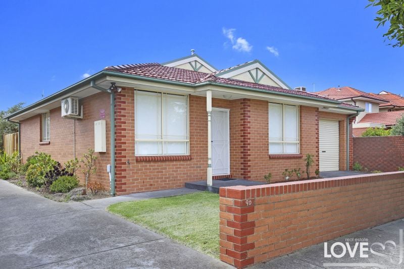 1/90 Pine Street, Reservoir