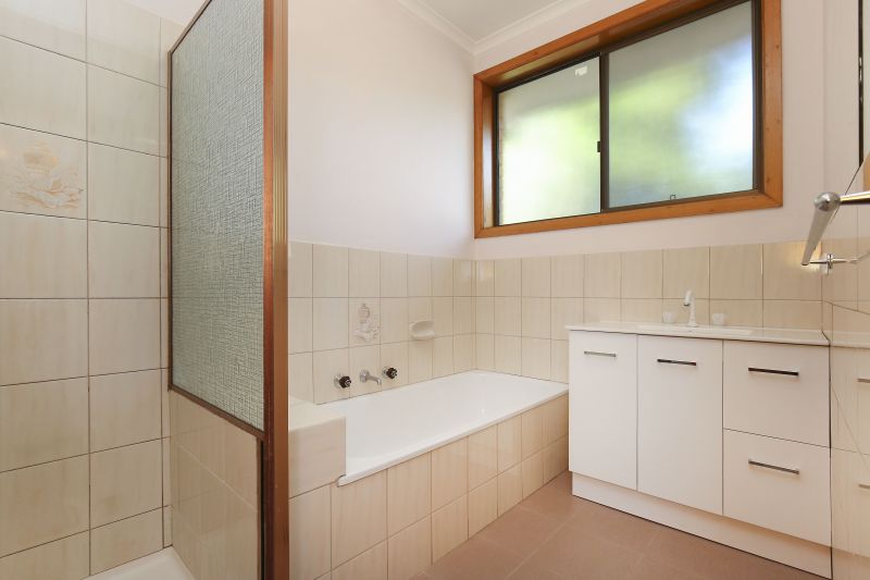 2/13 Howard Street, Reservoir