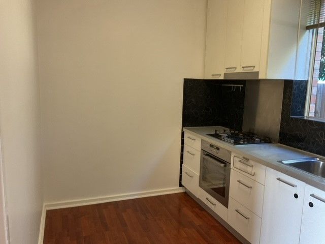 **LIGHT FILLED APARTMENT**