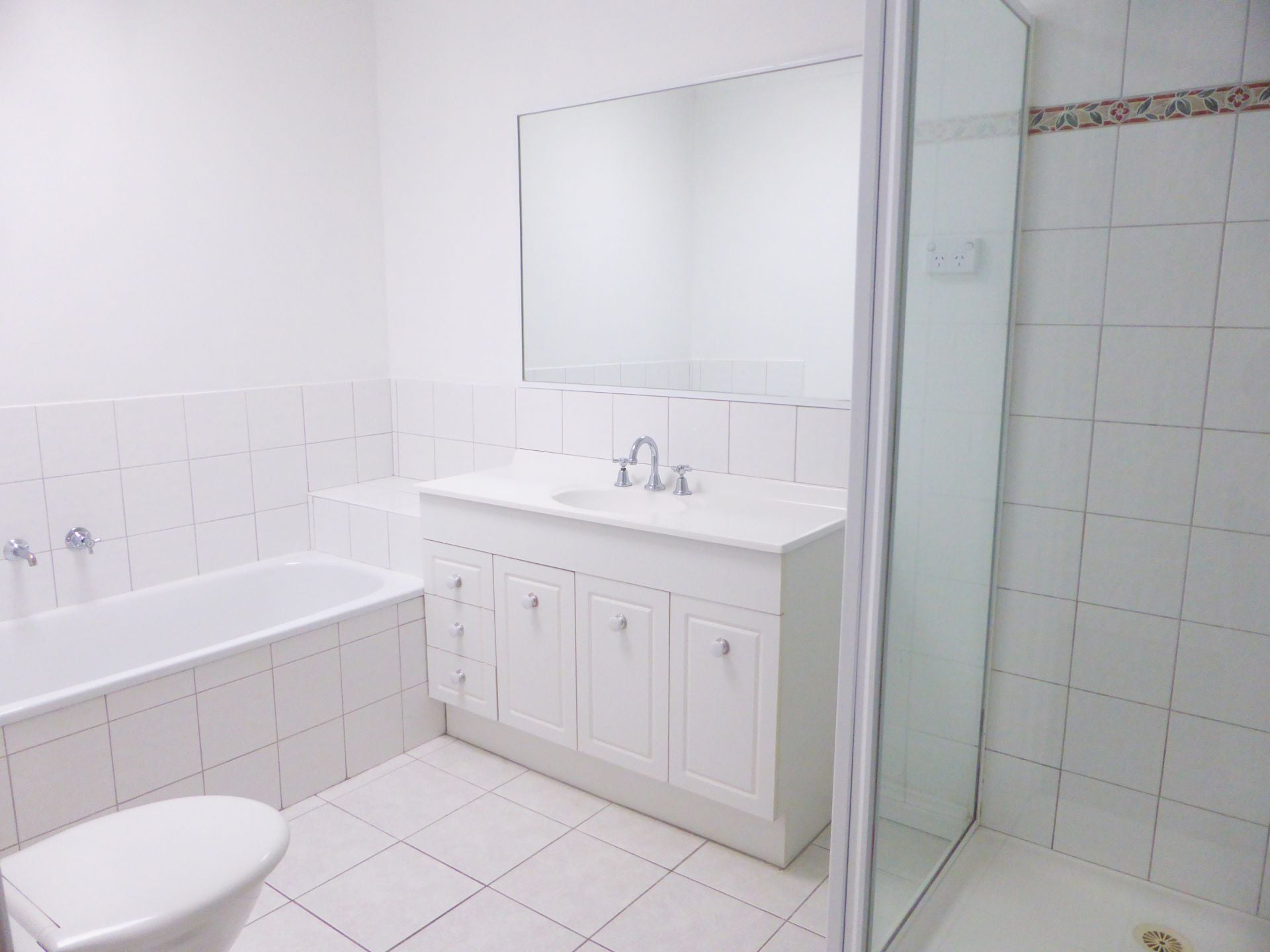 Air-conditioned Townhouse in Prime Location!