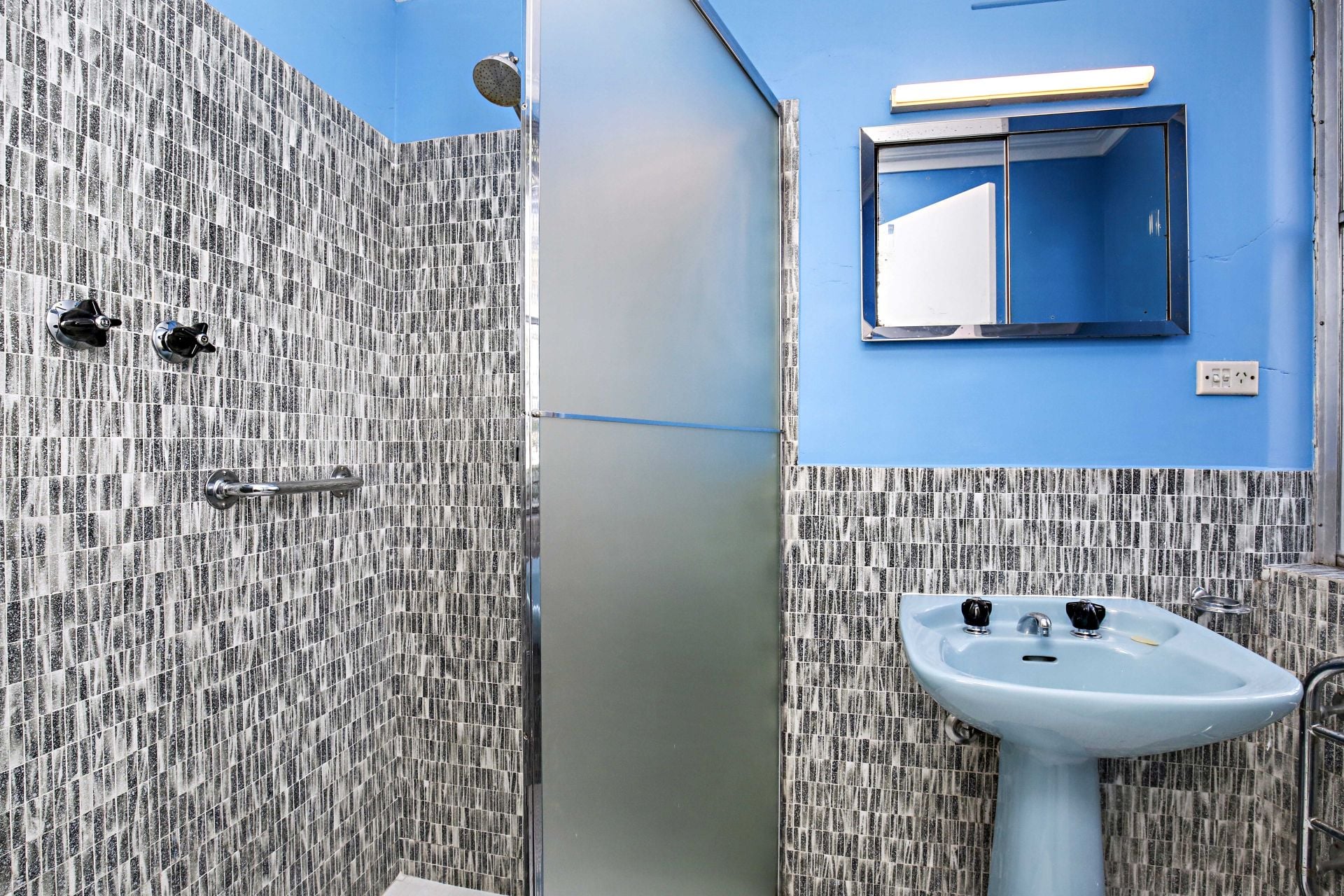 **6 Month Lease ONLY**