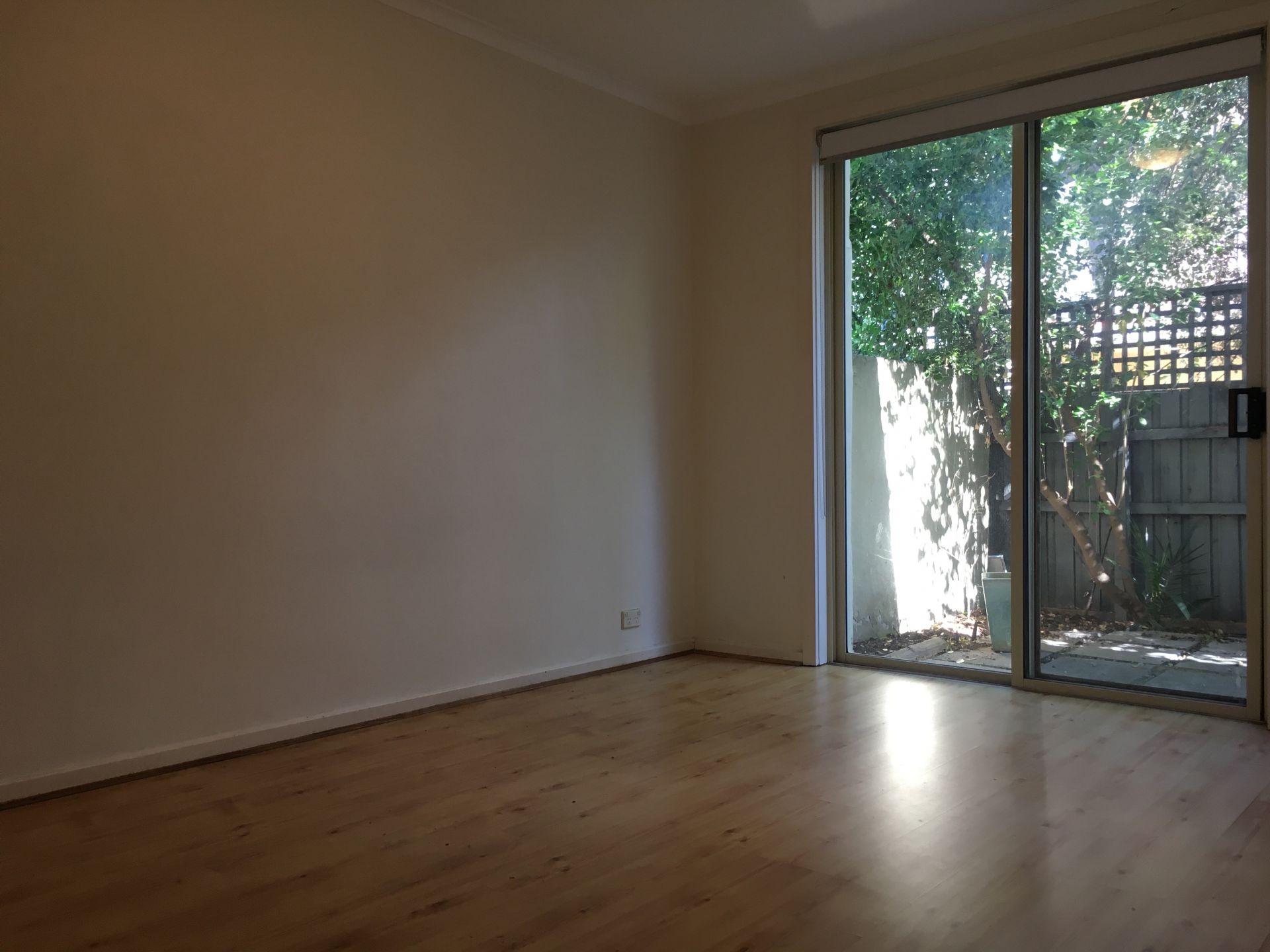 Stylish Apartment with Courtyard!