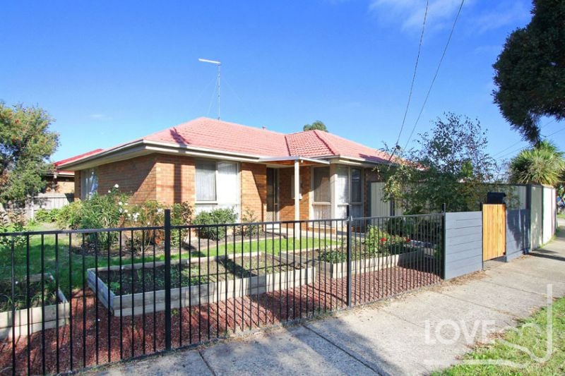 19 Horseshoe Crescent, Epping