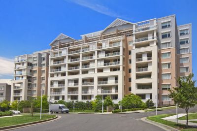 Superb water, city and Harbour Bridge panoramas