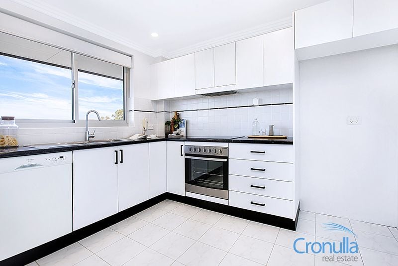 9/27-31 Burke Road, Cronulla - Thumbnail 3