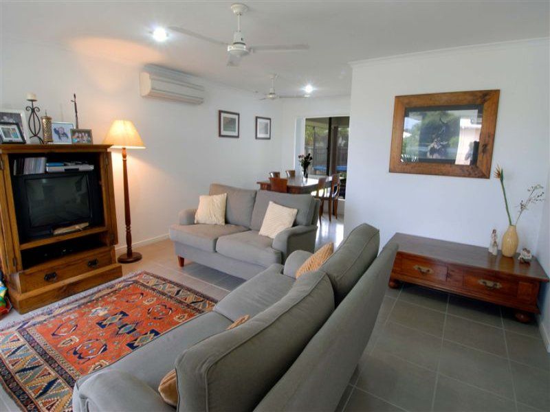 1 Barbuda Circuit KAWANA ISLAND QLD, Kawana Island - Thumbnail 5
