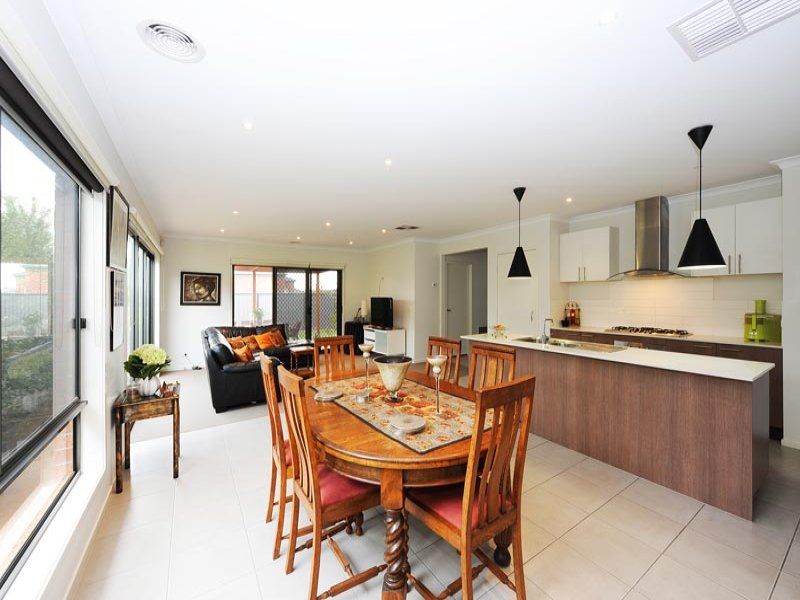 2 Brownlow Drive, Point Cook - Thumbnail 5