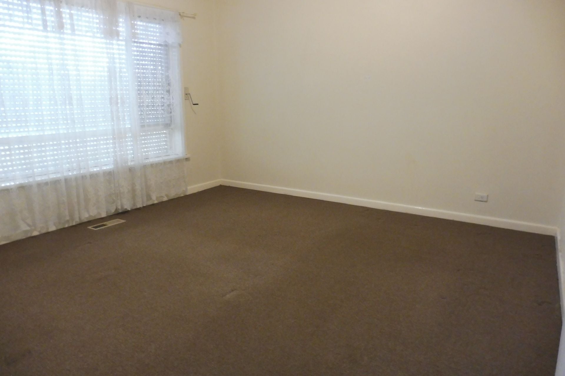 SPACIOUS 3 BEDROOM HOME