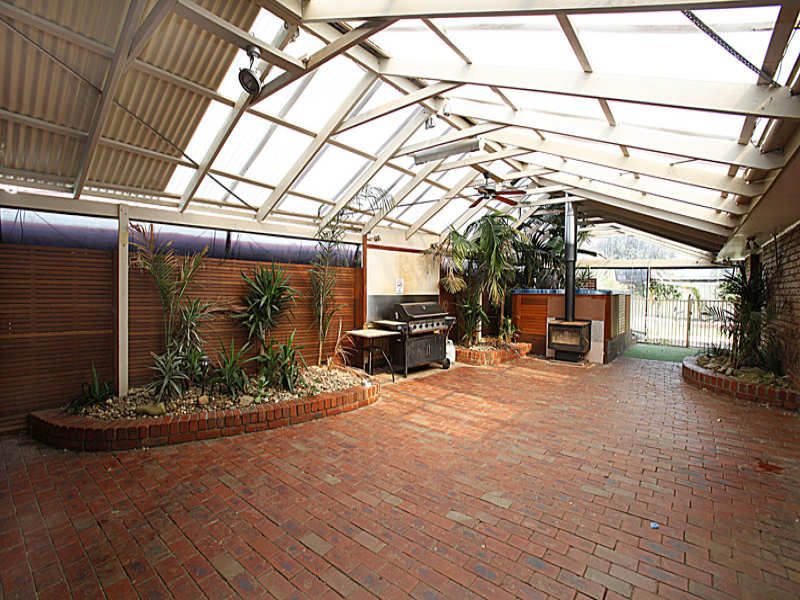 22 Polly Woodside Drive, Altona Meadows - Thumbnail 3
