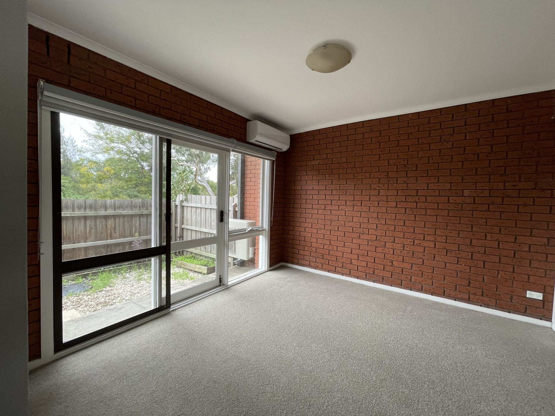 Spacious 2 Bedroom Townhouse Overlooking the Park!