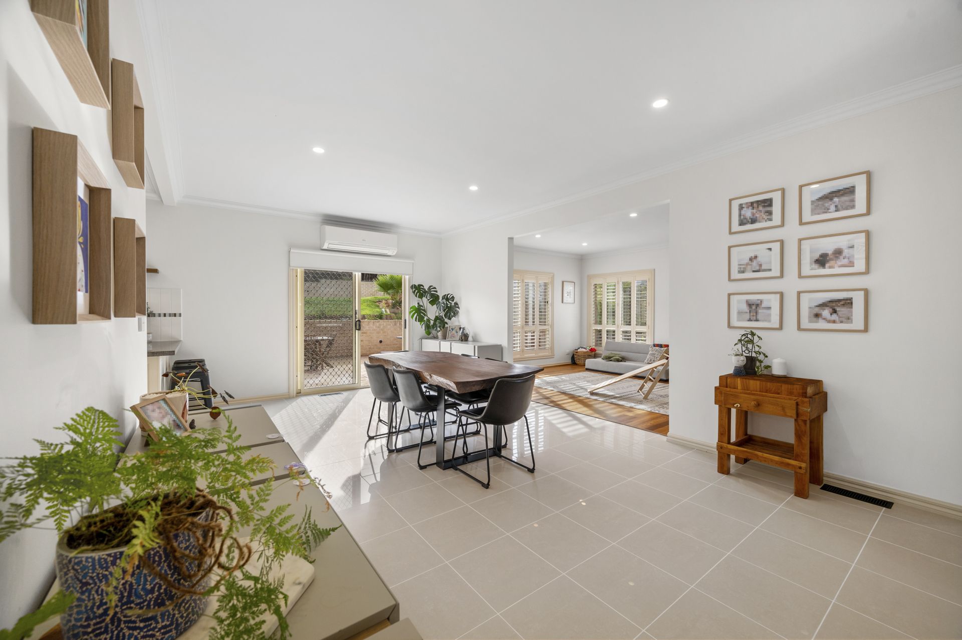 INSTANTLY IMPRESSIVE FAMILY LIVING ** SIX MONTH LEASE **