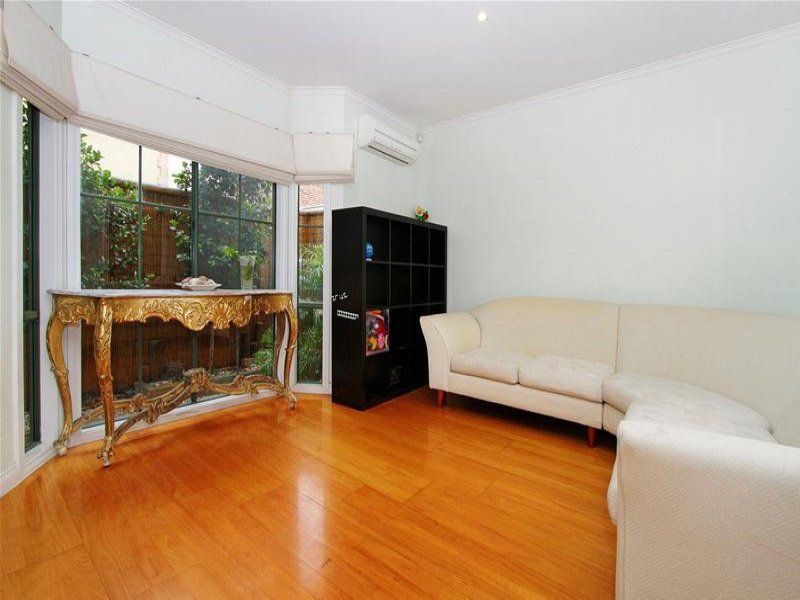 Spacious Townhouse With Everything at Your Feet