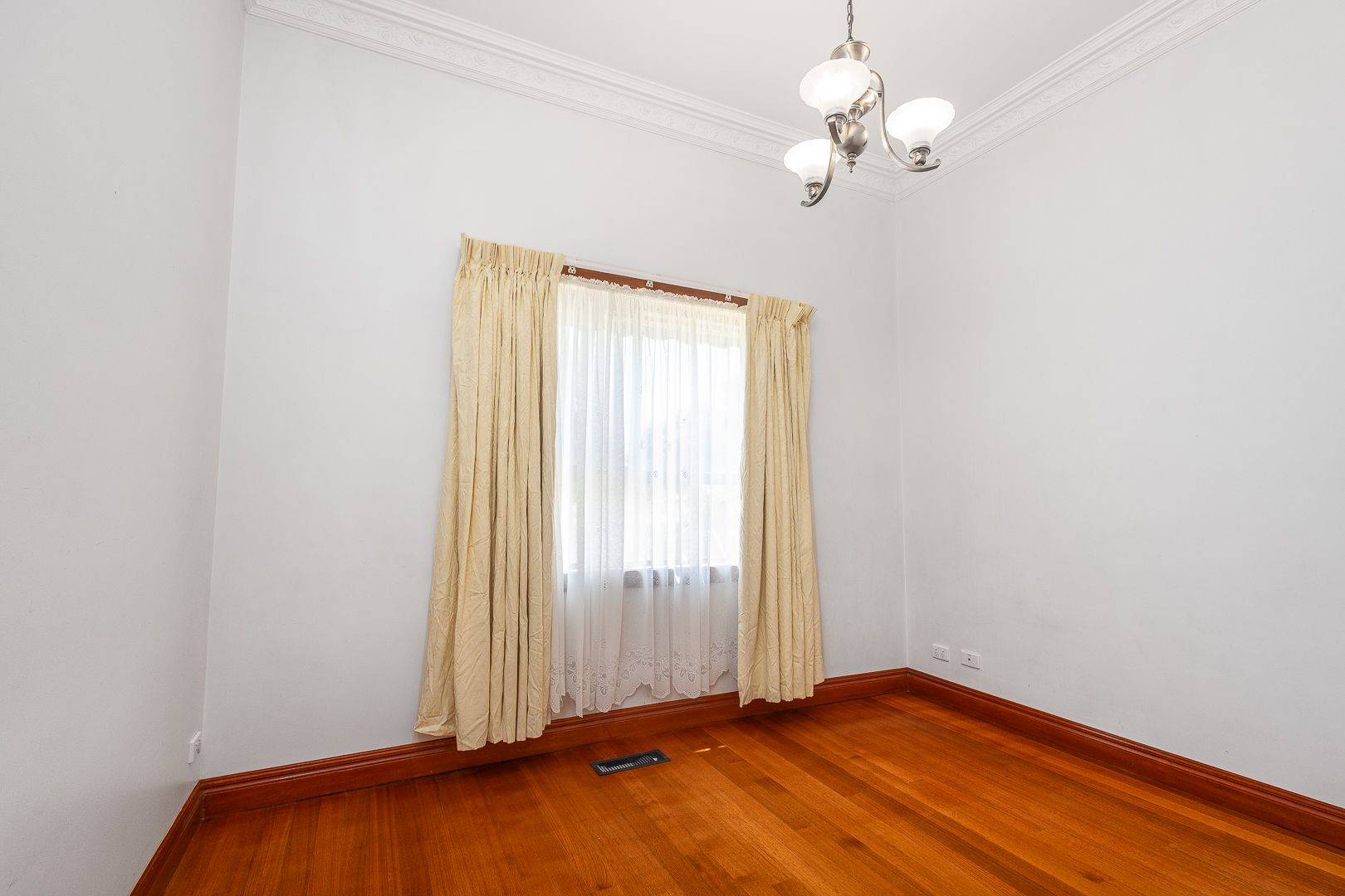 SPACIOUS 3 BEDROOM HOME IN PRIME PRESTON LOCATION