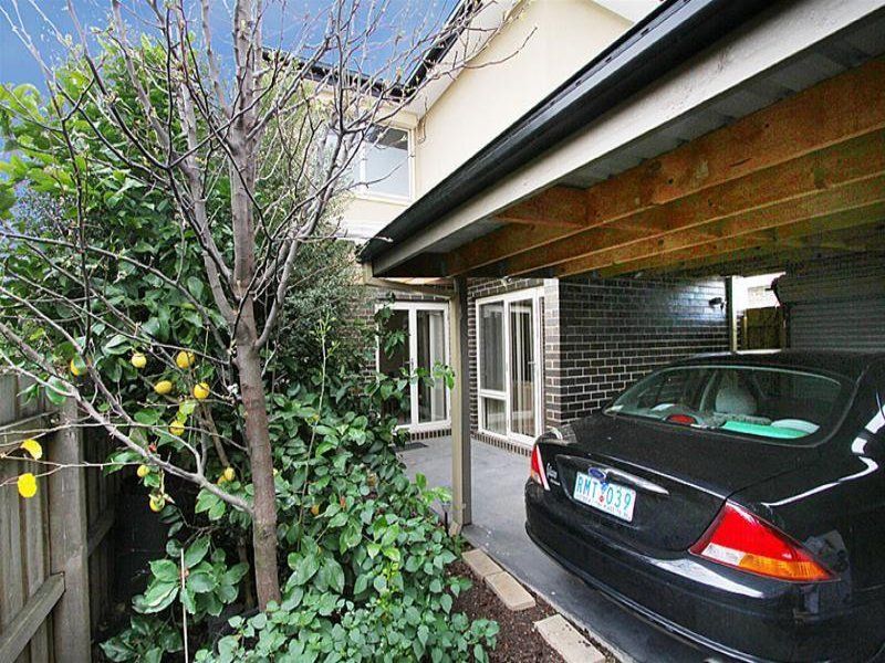 Immaculate Townhouse In Great Location! *APPLICATION PENDING*