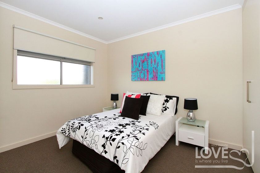 Huge Townhouse In A Location Meeting All Your Needs