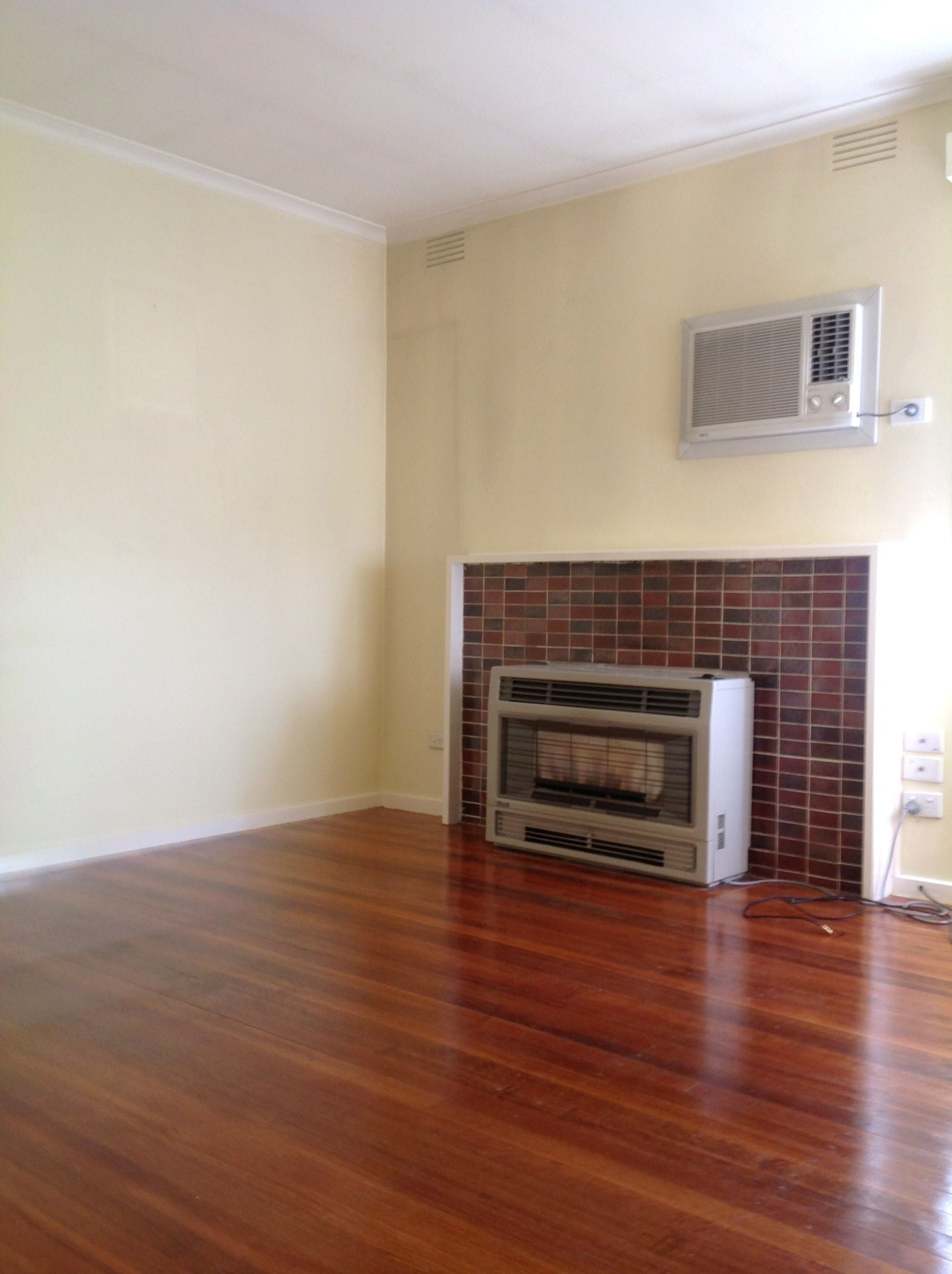 NEAT & COMPLETE PACKAGE !!!  ***Gardener Included***
